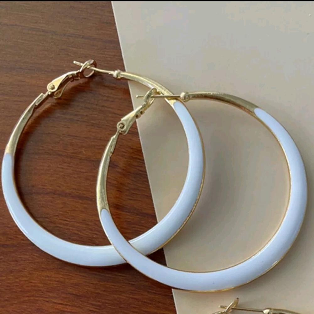 2 Inch Vintage Go Go Style White And Gold Hoop Earrings😍